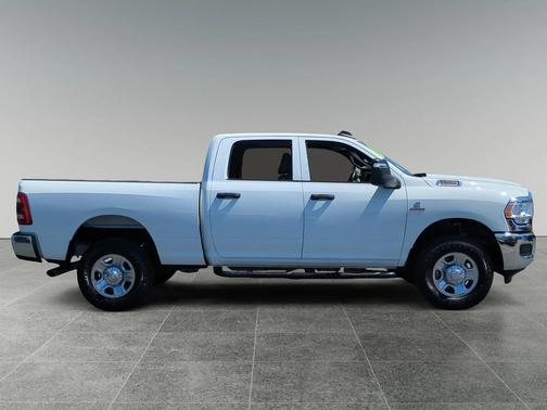 2024 RAM 2500 Tradesman Crew Cab 4x4 6'4' Box