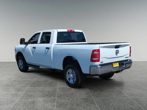 2024 RAM 2500 Tradesman Crew Cab 4x4 6'4' Box