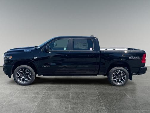 Diamond Black Crystal Pearlcoat 2026 RAM 1500 Laramie