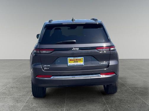Baltic Gray Metallic Clearcoat 2026 Jeep Grand Cherokee Laredo