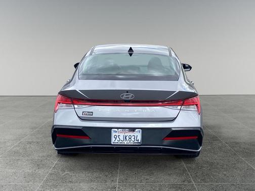 Fluid Metal 2025 Hyundai ELANTRA SEL