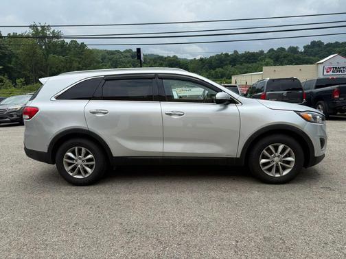 Sparkling Silver 2016 Kia Sorento LX