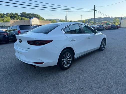 Snowflake White Pearl Mica 2019 Mazda Mazda3 FWD
