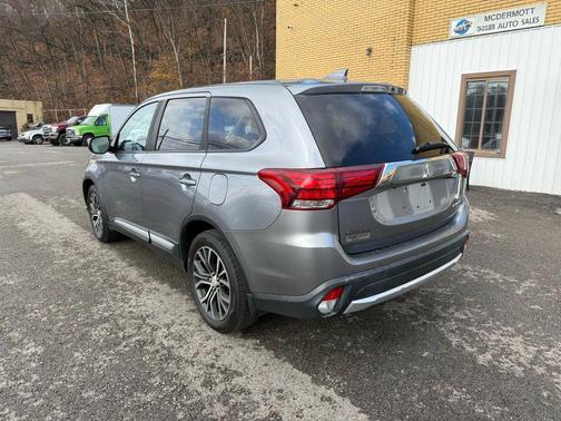 2017 Mitsubishi Outlander ES