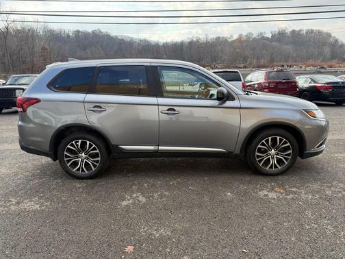 2017 Mitsubishi Outlander ES