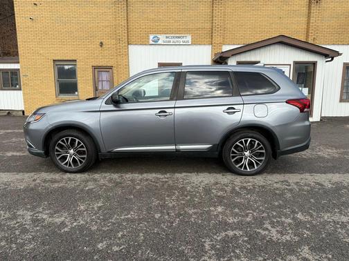 2017 Mitsubishi Outlander ES