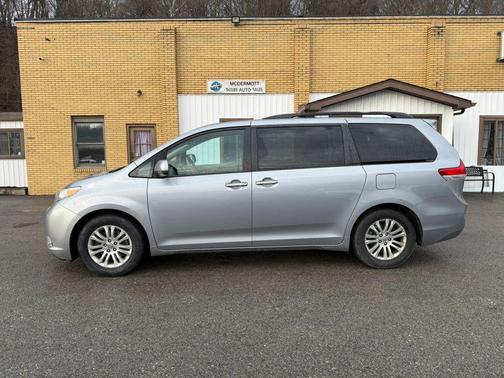 2013 Toyota Sienna XLE