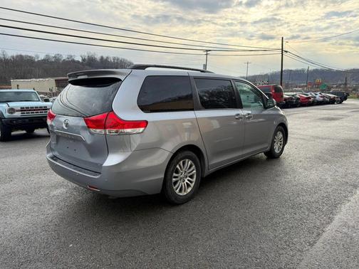 2013 Toyota Sienna XLE