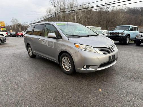 2013 Toyota Sienna XLE