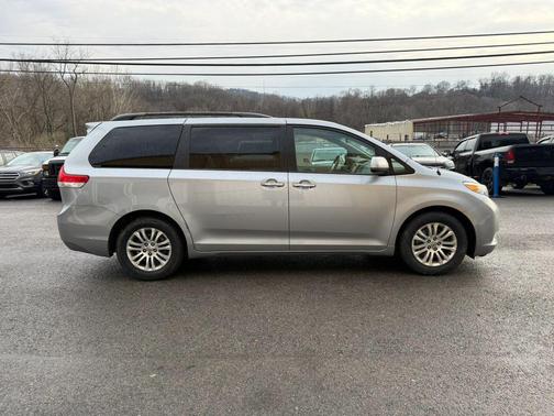 2013 Toyota Sienna XLE
