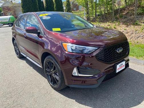 BURGUNDY VELVET MET TINT CC 2022 Ford Edge ST LINE