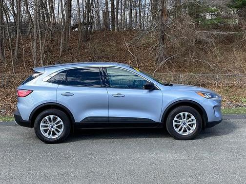 ICED BLUE SILVER METALLIC 2022 Ford Escape SE