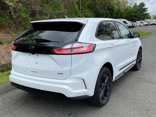 2022 Ford Edge SE