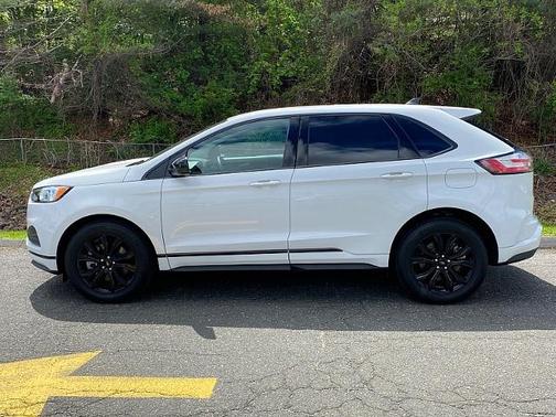 2022 Ford Edge SE