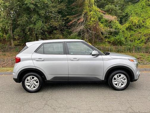 2021 Hyundai VENUE SE
