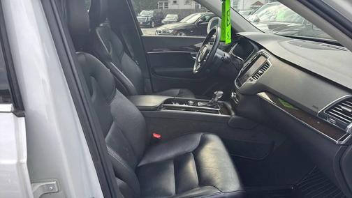 2019 Volvo XC90 T5 Momentum