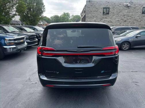 2022 Chrysler Pacifica Hybrid Touring L