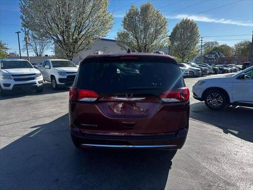 2018 Chrysler Pacifica Touring-L