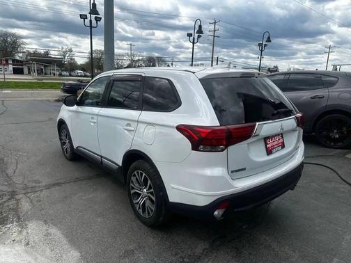 2017 Mitsubishi Outlander ES