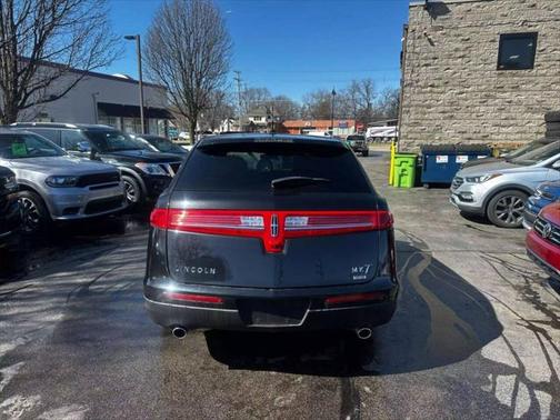2015 Lincoln MKT Livery