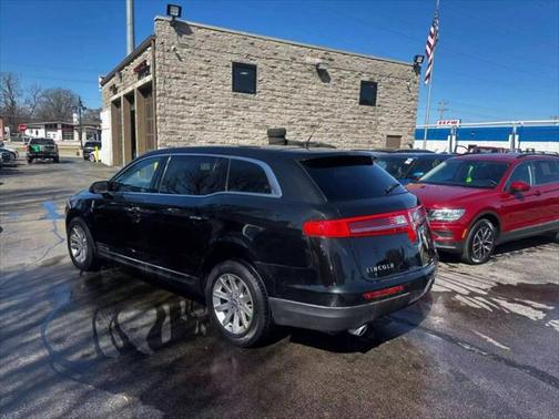 2015 Lincoln MKT Livery