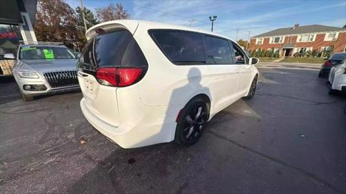 2020 Chrysler Pacifica Touring