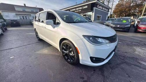 2020 Chrysler Pacifica Touring