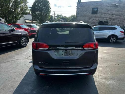 2020 Chrysler Pacifica Touring L