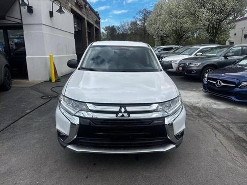 2017 Mitsubishi Outlander ES