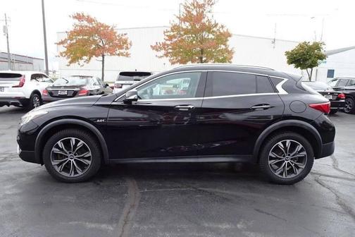 2018 INFINITI QX30 Luxury