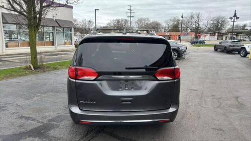 2018 Chrysler Pacifica Touring-L