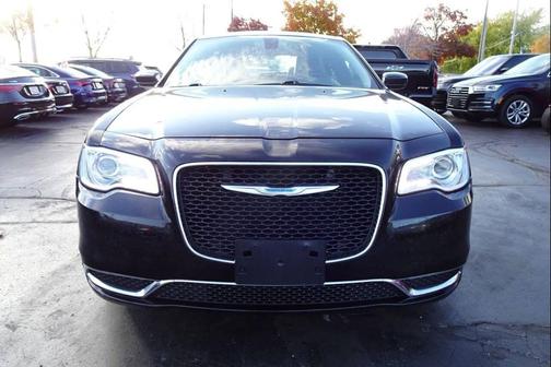 2017 Chrysler 300 Limited