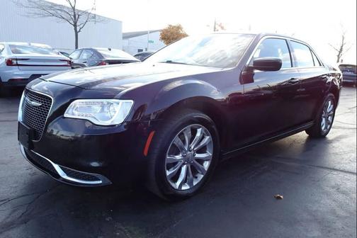2017 Chrysler 300 Limited