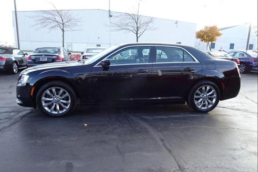 2017 Chrysler 300 Limited