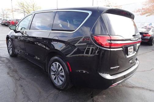 2023 Chrysler Pacifica Hybrid Touring L