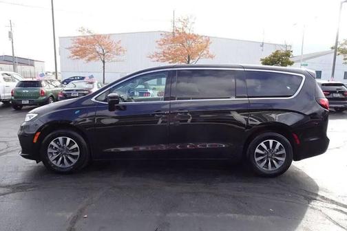 2023 Chrysler Pacifica Hybrid Touring L