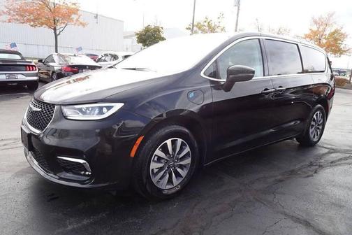 2023 Chrysler Pacifica Hybrid Touring L