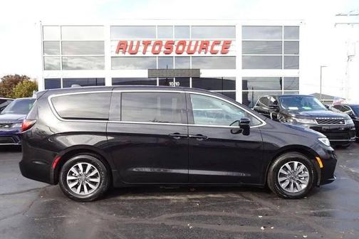 2023 Chrysler Pacifica Hybrid Touring L