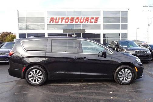 2023 Chrysler Pacifica Hybrid Touring L