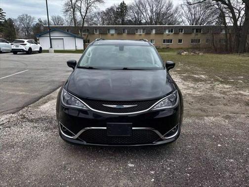 2018 Chrysler Pacifica Touring-L