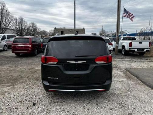 2018 Chrysler Pacifica Touring-L