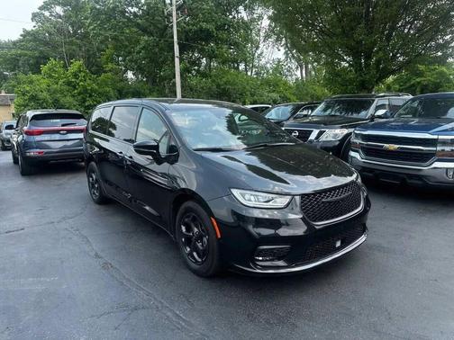 2022 Chrysler Pacifica Hybrid Touring L