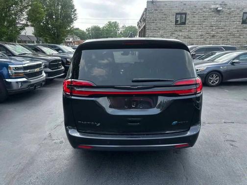 2022 Chrysler Pacifica Hybrid Touring L