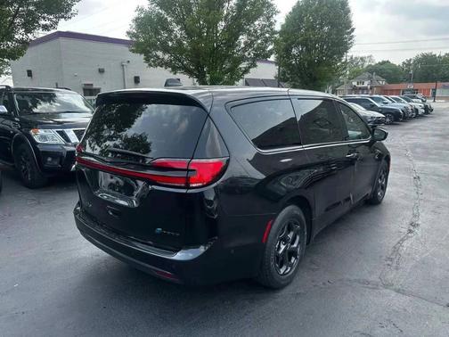 2022 Chrysler Pacifica Hybrid Touring L