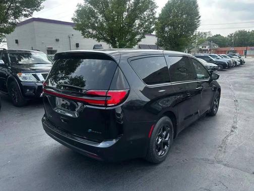 2022 Chrysler Pacifica Hybrid Touring L