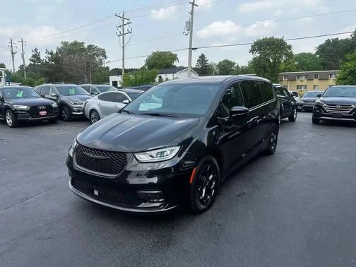 2022 Chrysler Pacifica Hybrid Touring L