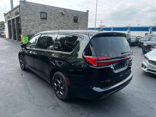 2022 Chrysler Pacifica Hybrid Touring L