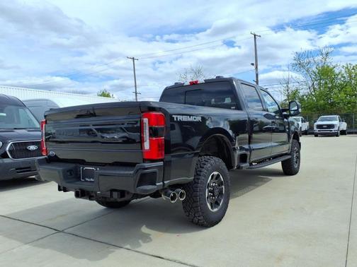 Agate Black Metallic 2026 Ford F-250 Platinum