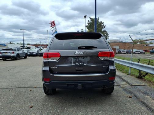 Granite Crystal Metallic Clearcoat 2016 Jeep Grand Cherokee Limited