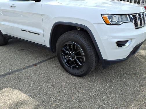 Bright White Clearcoat 2020 Jeep Grand Cherokee Laredo